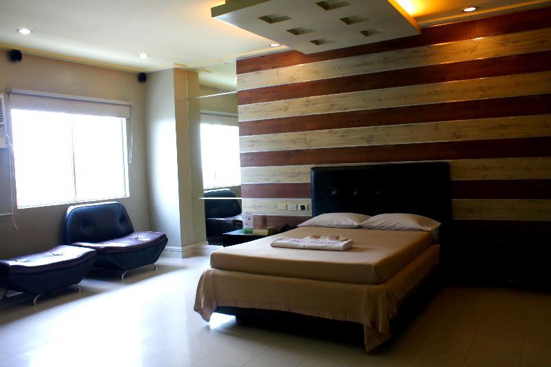 Jardin De Rosal Hotel Pasig City Экстерьер фото